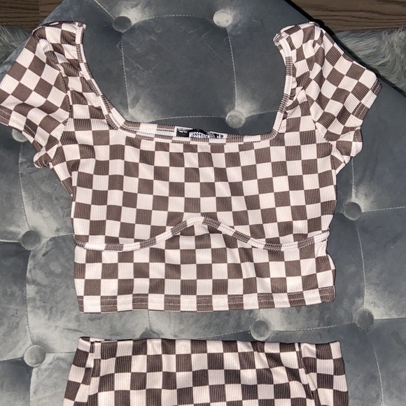 Two piece set - Picture 3 of 3